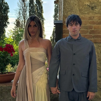 A cover of "That awkwart potrait" cluster. The owner is kelseysearches. The cluster consists of 1 element.