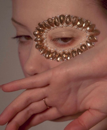 A cover of "Masks" cluster. The owner is avchave. The cluster consists of 6 elements.