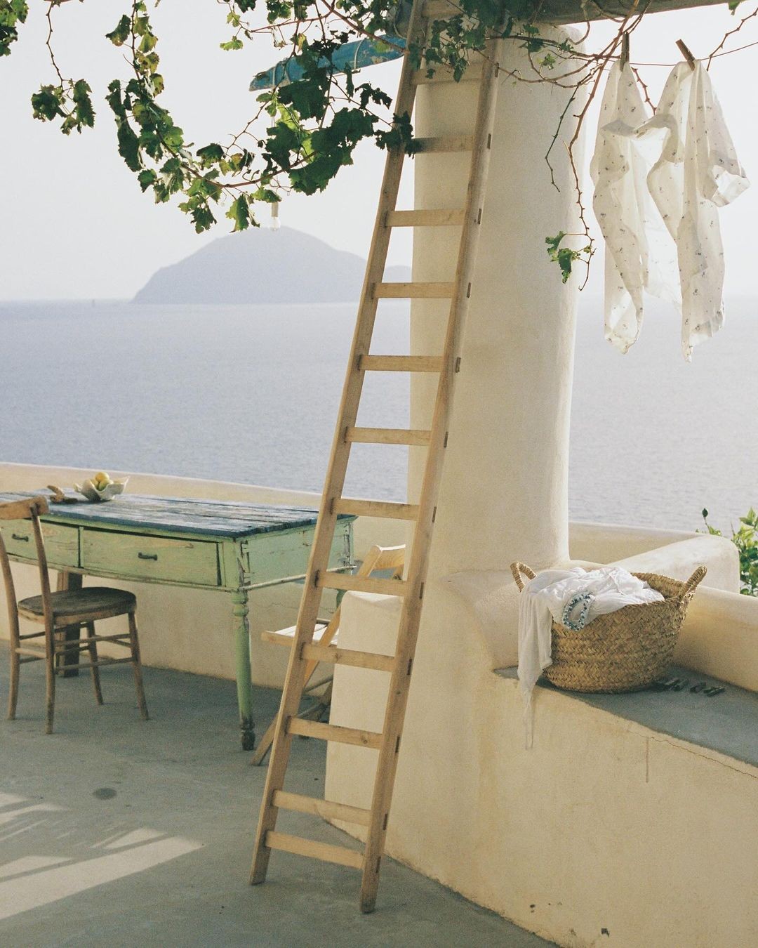 An Instagram carousel post added by nn4nk1 on May 17, 2024. The author is @anne_lauer.