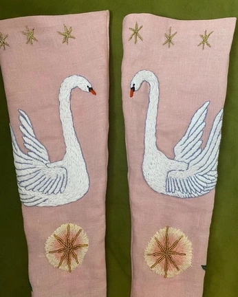 A cover of "c o t t a g e" cluster. The owner is marlieshuybs.be. The cluster consists of 4 elements.