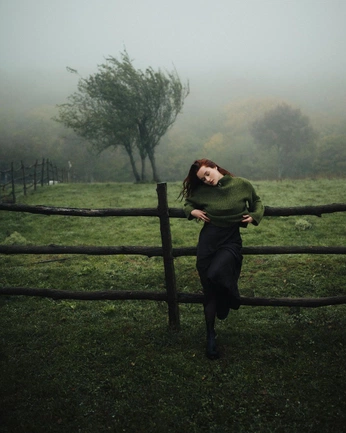 A cover of "Poses for Women" cluster. The owner is worldofsanjai. The cluster consists of 2 elements.