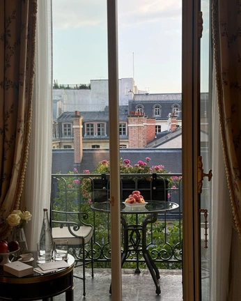 A cover of "balcony." cluster. The owner is matchaforsu. The cluster consists of 4 elements.