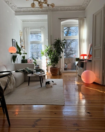 A cover of "spaces" cluster. The owner is joolive. The cluster consists of 4 elements.