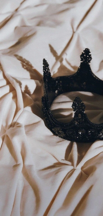 A cover of "MKKH.35B DARK ROYALTY" cluster. The owner is mikkohchen. The cluster consists of 20 elements.