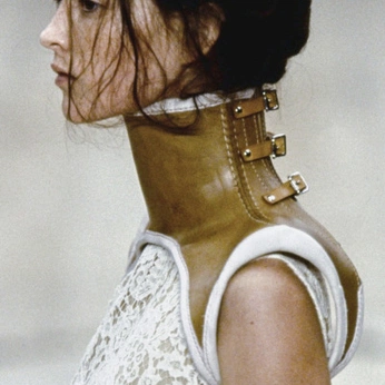 A cover of "fashion makes you uneasy" cluster. The owner is tokiyoky. The cluster description is "art should discomfort the comforted and comfort the discomforted". The cluster consists of 28 elements.