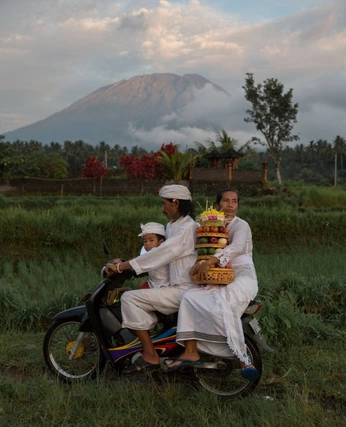 A cover of "karya seni indonesia" cluster. The owner is mhrdini. The cluster consists of 1 element.