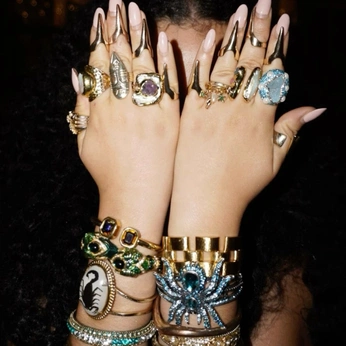 A cover of "jewellery" cluster. The owner is emsc44. The cluster consists of 274 elements.