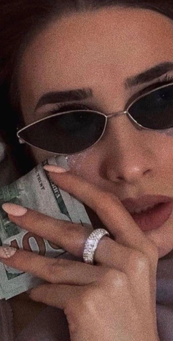 A cover of "Rich inspi" cluster. The owner is bertabeauty. The cluster consists of 9 elements.