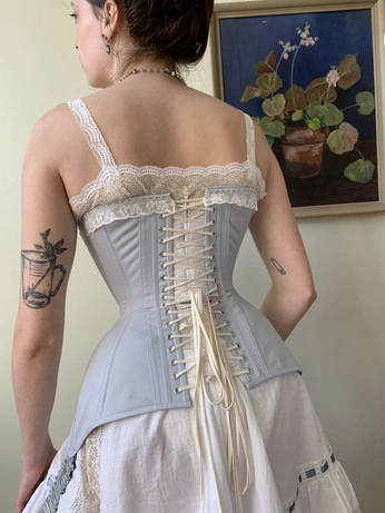 A cover of "Marie Antoinette" cluster. The owner is heavennlyyy. The cluster consists of 2 elements.