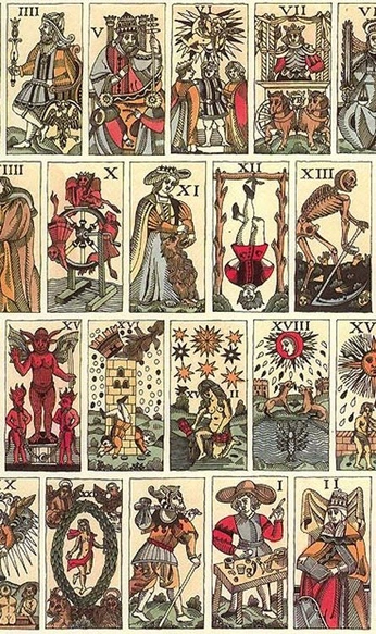 A cover of "Cartomancía" cluster. The owner is maiicarra. The cluster consists of 11 elements.