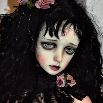 A cover of "lucy drebber" cluster. The owner is enochdrebber. The cluster description is "my selfship". The cluster consists of 70 elements.