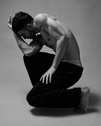 A cover of "Shooting men studio" cluster. The owner is giotrotti. The cluster consists of 21 elements.