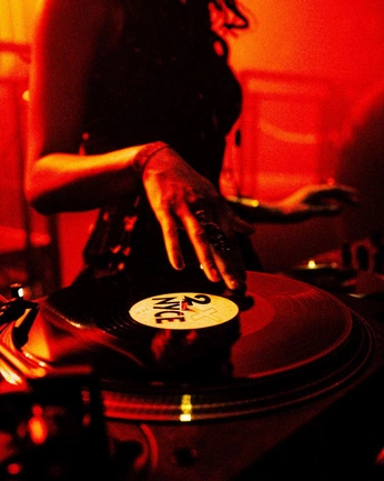 A cover of "Carlen" cluster. The owner is layla.cassia. The cluster consists of 2 elements.