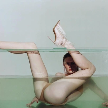 A cover of "photo ideas" cluster. The owner is bloomingsamsara. The cluster consists of 85 elements.