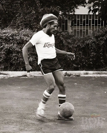 A cover of "yes it is" cluster. The owner is gigigigi222. The cluster consists of 4 elements.