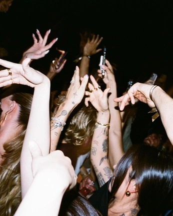 A cover of "party" cluster. The owner is berta02bm. The cluster consists of 2 elements.