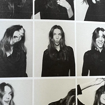 A cover of "NEGRONI" cluster. The owner is obvrose. The cluster consists of 91 elements. 2 create it.