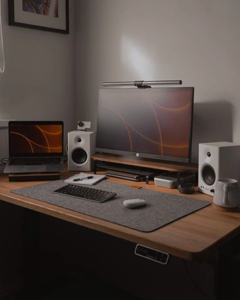 A cover of "work space" cluster. The owner is deliciousdrawer. The cluster consists of 36 elements.