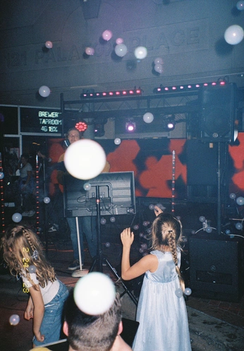 A cover of "decors" cluster. The owner is itric. The cluster consists of 3 elements.