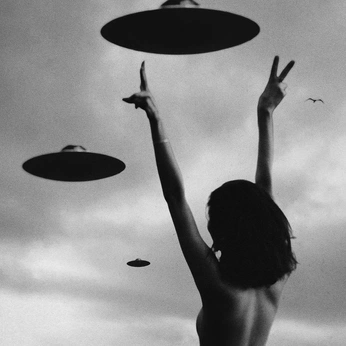 A cover of "Black and White" cluster. The owner is obaydfox. The cluster consists of 8 elements.