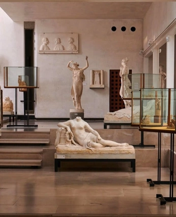 A cover of "Statue" cluster. The owner is designasclaras. The cluster consists of 33 elements.