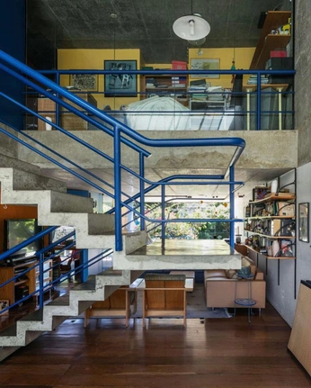 A cover of "hum" cluster. The owner is stulka. The cluster consists of 2 elements.