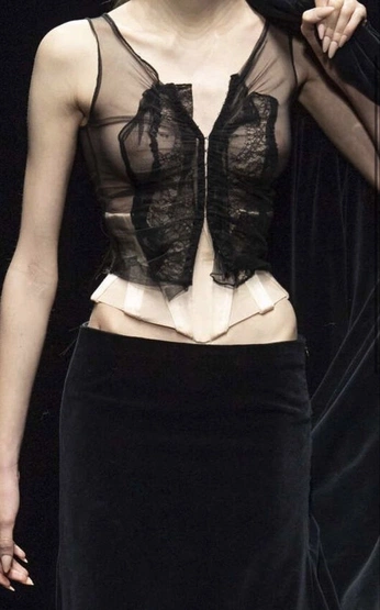 A cover of "Kina's Fashion👠" cluster. The owner is kinasithina. The cluster consists of 28 elements.