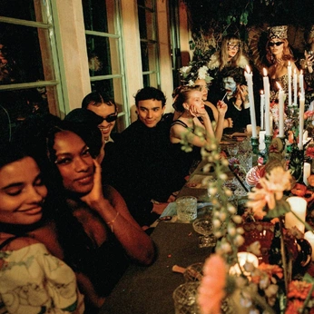 A cover of "Dinner Party" cluster. The owner is misswalker. The cluster consists of 17 elements.