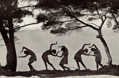 An image uploaded by cosmos on May 05, 2023. May present: gesture, style, black-and-white, happy, tints and shades.