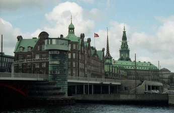 A cover of "cophenagen 1996" cluster. The owner is asumanays. The cluster consists of 1 element.