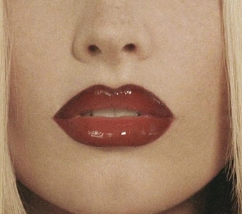 A cover of "makeup" cluster. The owner is rafaelafleur. The cluster consists of 9 elements.