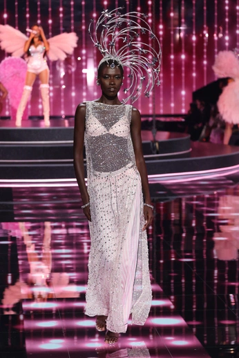 A cover of "Victoria's Secret 2025" cluster. The owner is echogrid. The cluster consists of 80 elements.