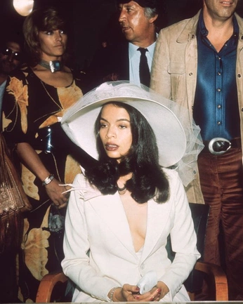 A cover of "Mused" cluster. The owner is javelina. The cluster consists of 8 elements.