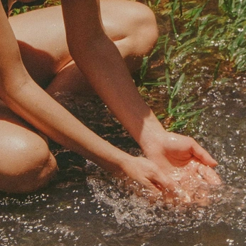 A cover of "to live, vivir" cluster. The owner is julijuice. The cluster consists of 51 elements.