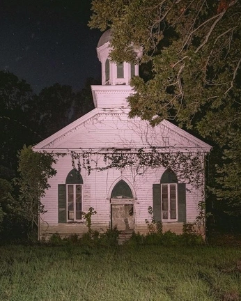 A cover of "southern ggothic" cluster. The owner is thehazenator. The cluster consists of 19 elements.