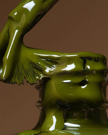 A cover of "something glossy" cluster. The owner is fullstudio. The cluster consists of 18 elements.