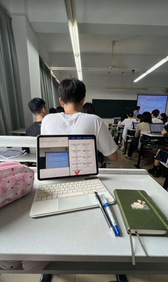 A cover of "b" cluster. The owner is sedas. The cluster consists of 1 element.