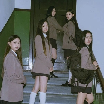 A cover of "nwjns" cluster. The owner is lynnlenn. The cluster consists of 7 elements.