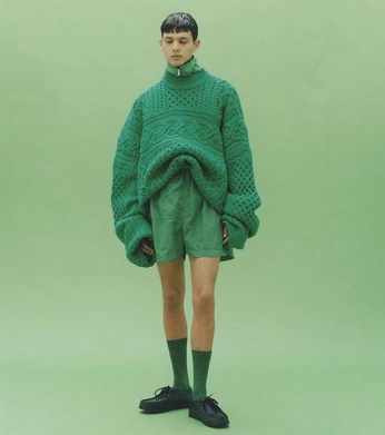 A cover of "Sweaters" cluster. The owner is emloularsen. The cluster consists of 2 elements.