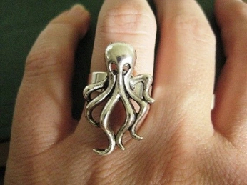 A cover of "Jewelry" cluster. The owner is autumnghoul. The cluster consists of 31 elements.