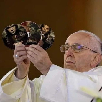 A cover of "Tolkien Universe" cluster. The owner is tindrasofia. The cluster consists of 31 elements.