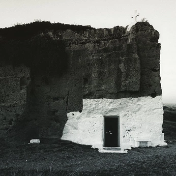 A cover of "Hill House" cluster. The owner is leticiabhaer. The cluster consists of 17 elements.