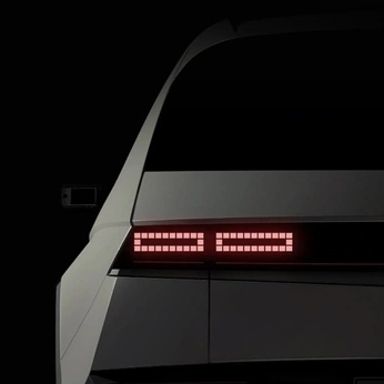 A cover of "Brand / Tech" cluster. The owner is didac. The cluster description is "Brand identity from tech brands like Sierra, OpenAI or Perplexity.". The cluster consists of 51 elements.