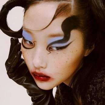 A cover of "makeup" cluster. The owner is sarah.elk. The cluster consists of 8 elements.