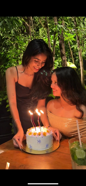 A cover of "Magi" cluster. The owner is uxvee. The cluster consists of 53 elements.