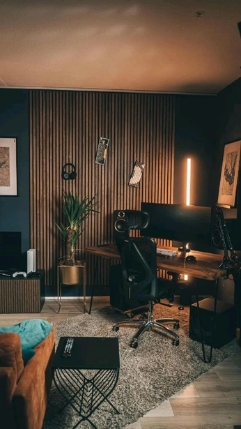 A cover of "Home Office" cluster. The owner is scalilii. The cluster consists of 3 elements.