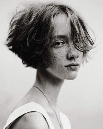 A cover of "Portrait Shoot" cluster. The owner is amelierunkel. The cluster consists of 13 elements.