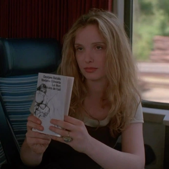 A cover of "☮️" cluster. The owner is emilierosearwen. The cluster consists of 150 elements.