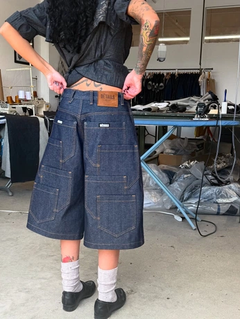 A cover of "PLBITEMS" cluster. The owner is datboyak. The cluster consists of 3 elements.