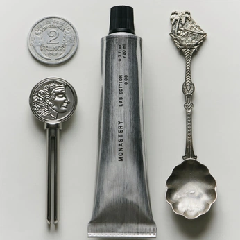 A cover of "La beauté" cluster. The owner is theplace. The cluster consists of 63 elements.